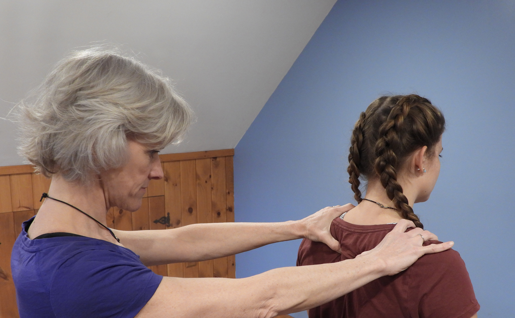 Lisa Blackburn helping a client